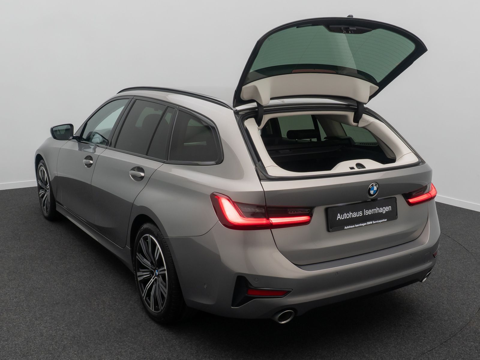 Fahrzeugabbildung BMW 320d xD Sport Line H/K DAB AHK Kamera 18Zoll