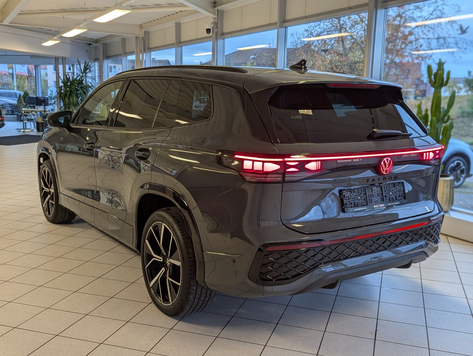 VW Tayron 2.0TDI 4M R-Line Launch Pano Black AHK 20 - Image 5