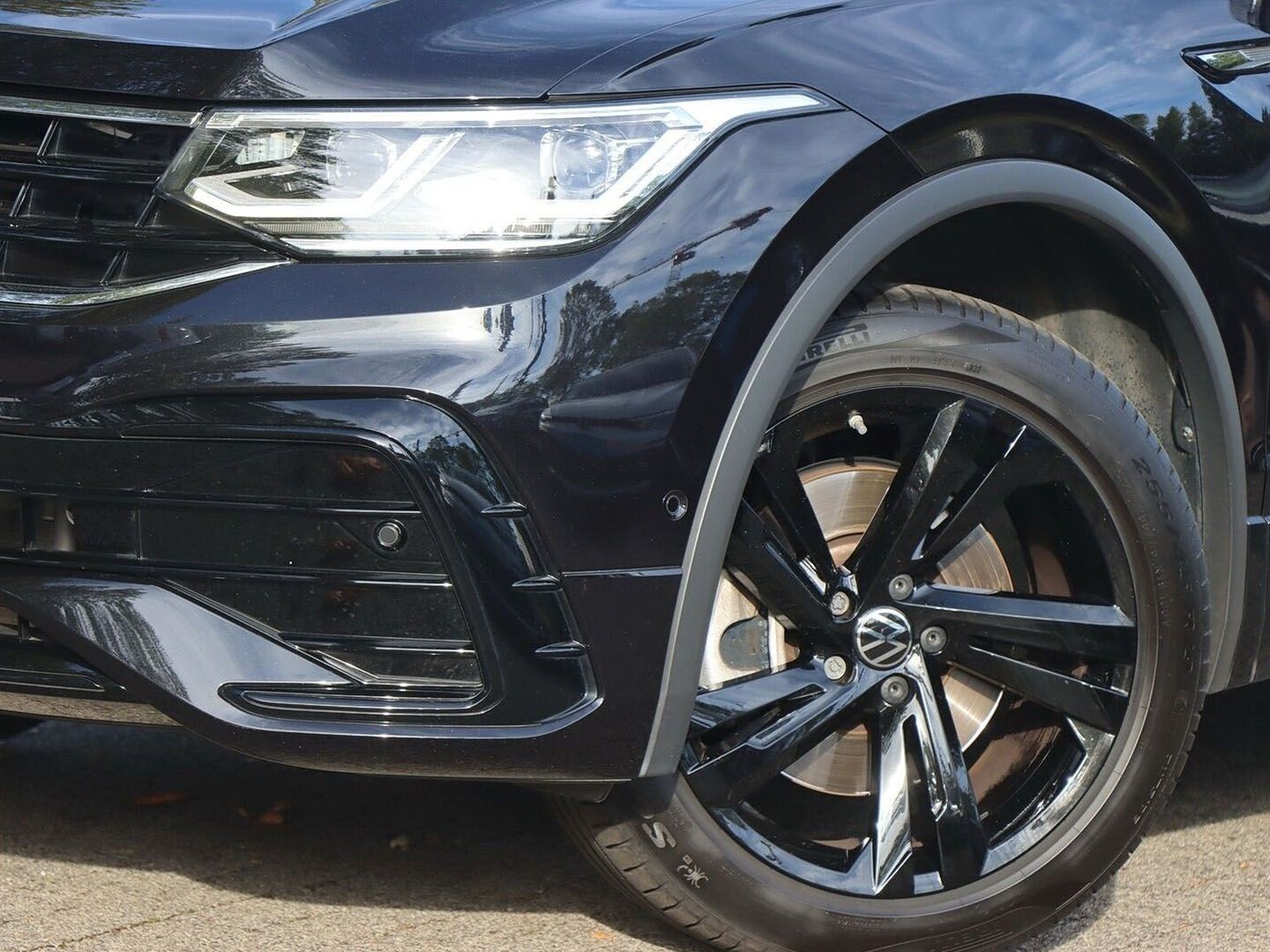Volkswagen Tiguan R-Line 2.0 TDI SCR 4MOTION DSG LEDER AHK foto 3