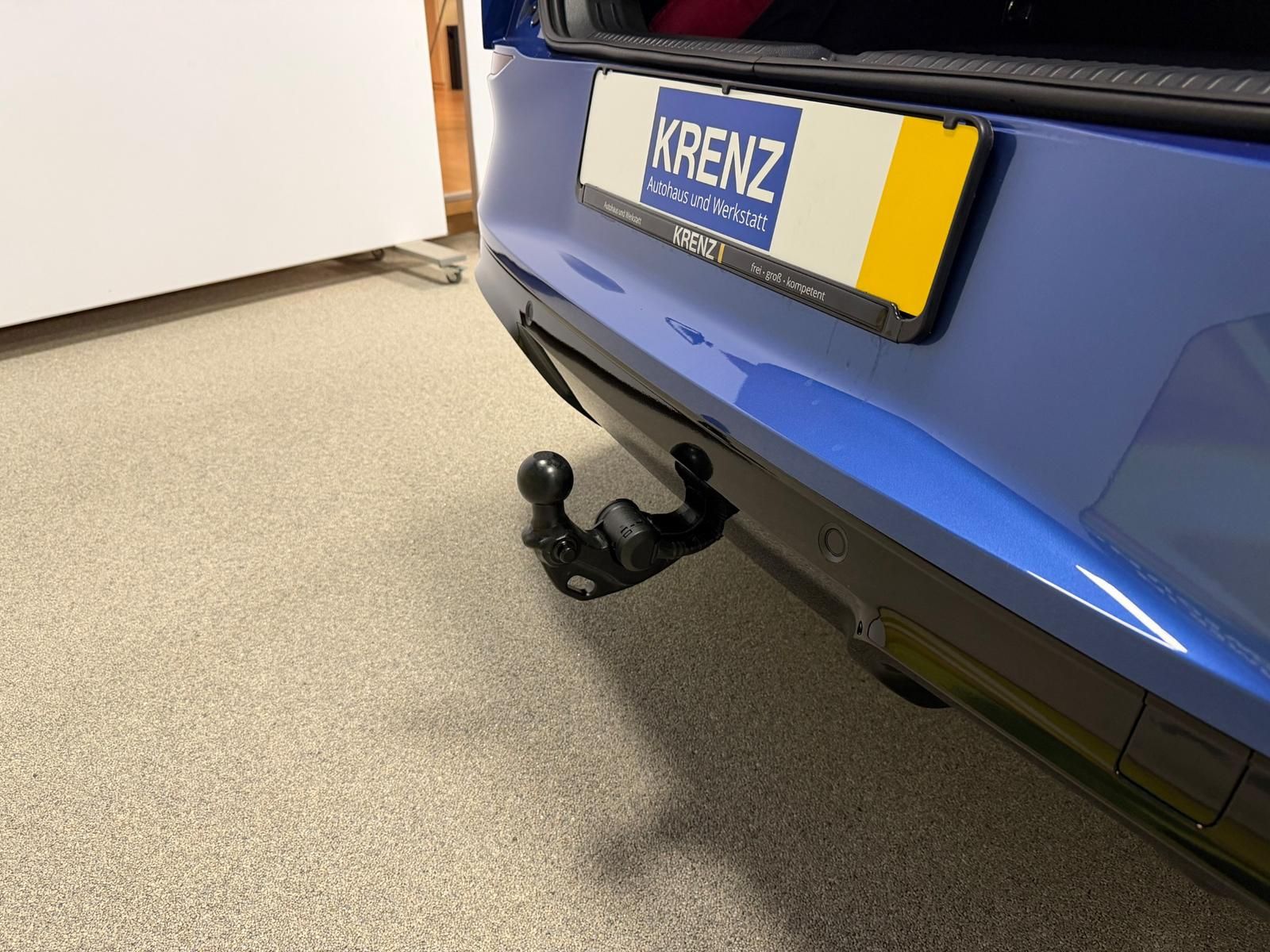 Fahrzeugabbildung Volkswagen T-Roc 1.5 eTSI DSG R-Line+AHK+ACC+TOTWINKEL+RFK+