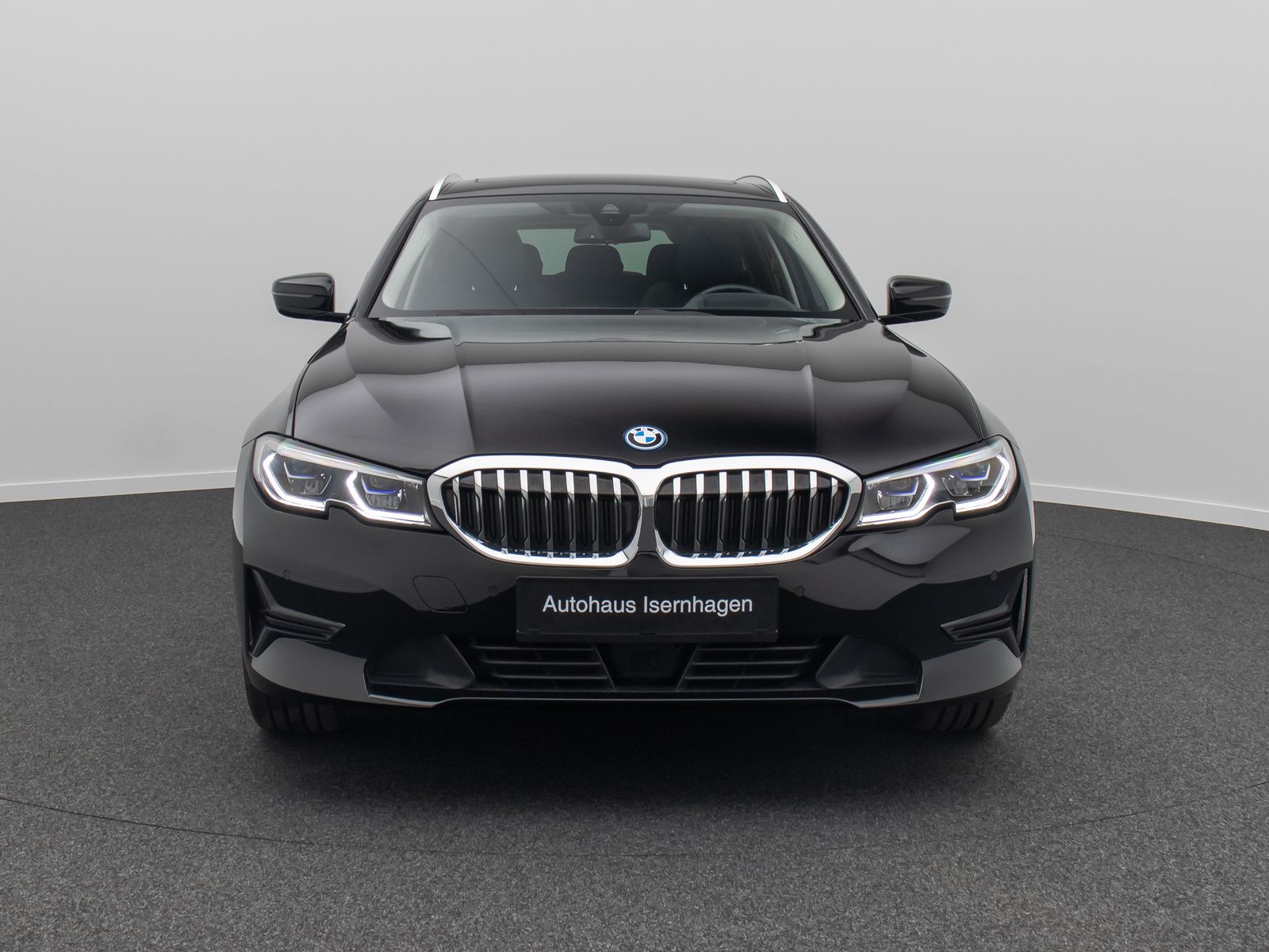 Fahrzeugabbildung BMW 330e xD ACC HUD Kamera DAB Alarm Panorama 19Zoll