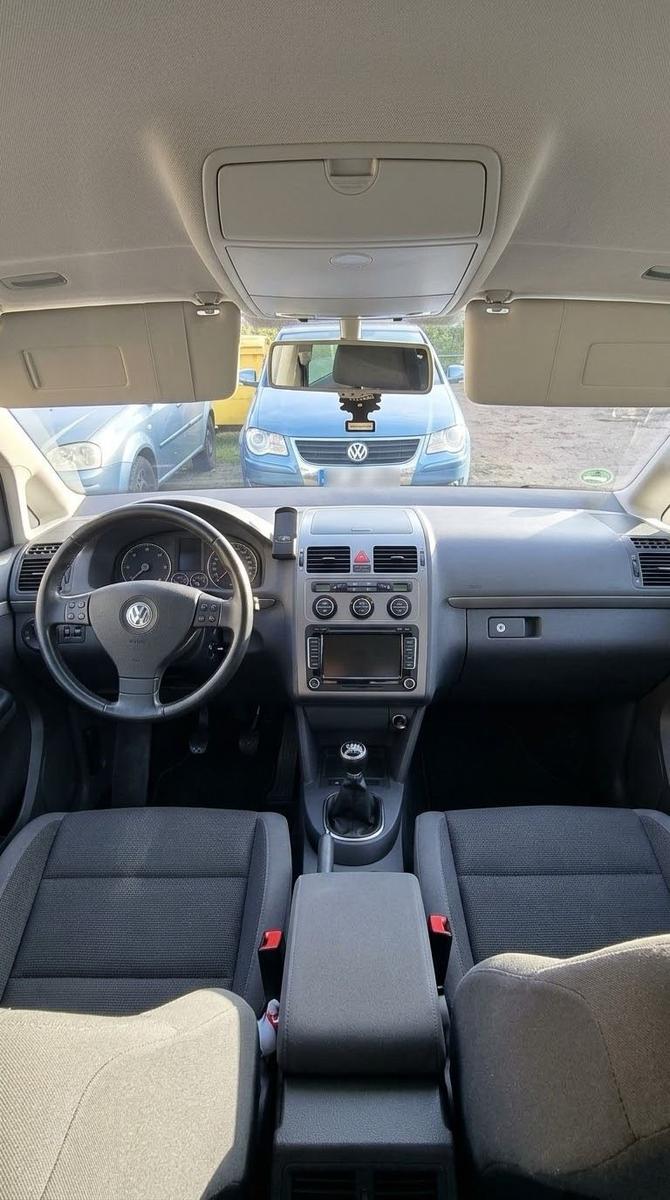 Volkswagen Touran 2007 — interior