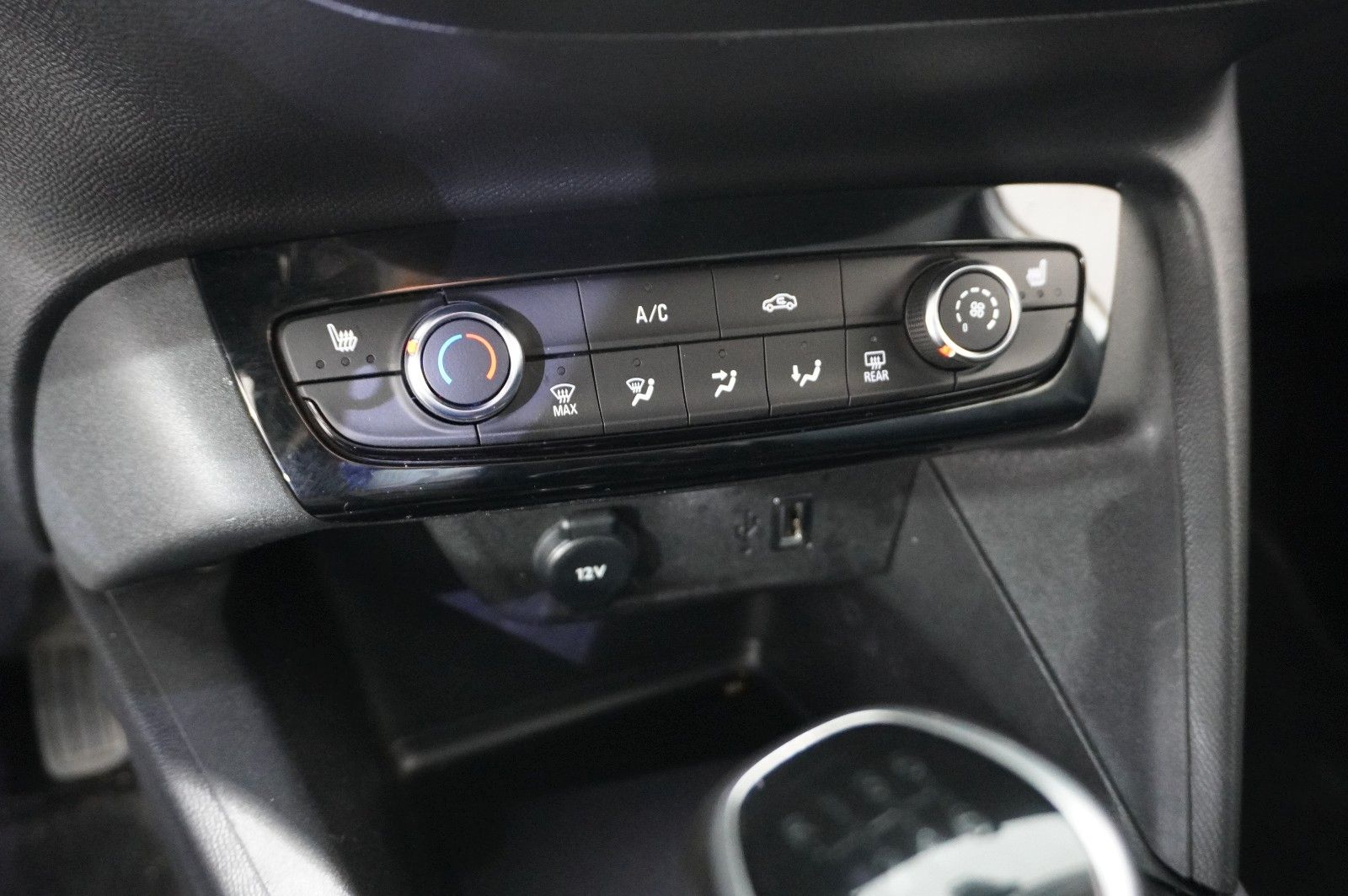 Fahrzeugabbildung Opel Corsa F 1.2 ELEGANCE NAVI/LED/SPORT/SH//VIRT/DAB