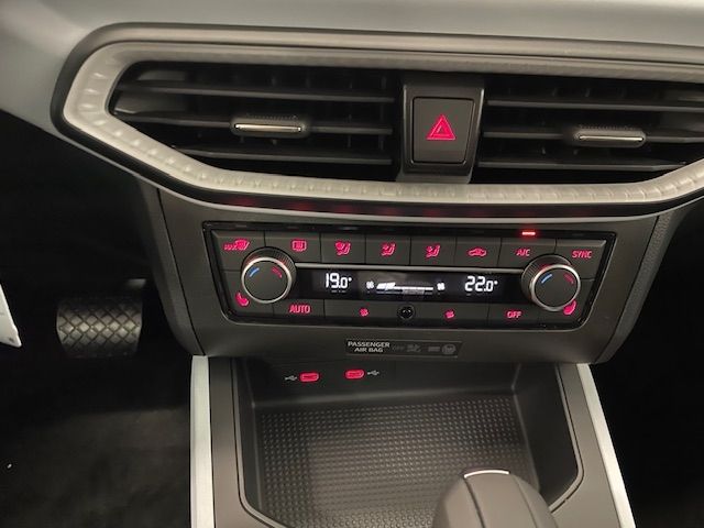 Fahrzeugabbildung SEAT Arona Style Navi Digitales Cockpit LED Apple Car