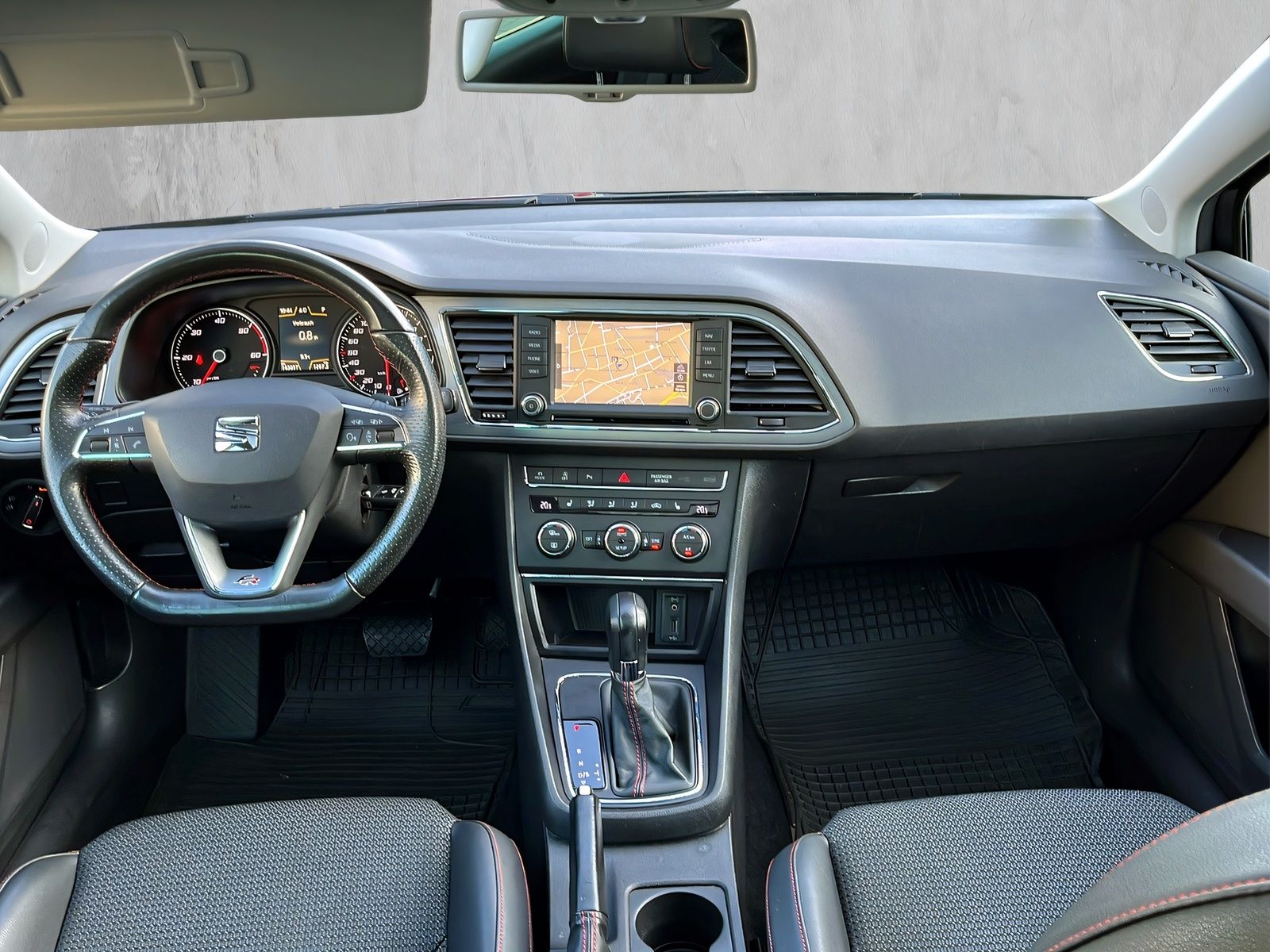 Fahrzeugabbildung SEAT Leon 2.0 TDI ST FR DSG NAVI PANO LED TEMPOMAT