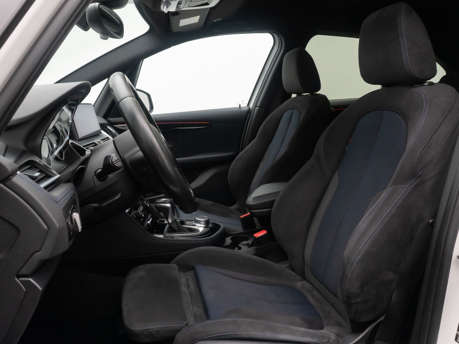 Fahrzeugabbildung BMW 220d Active Tourer M Sport HUD Alarm ParkAs HiFi