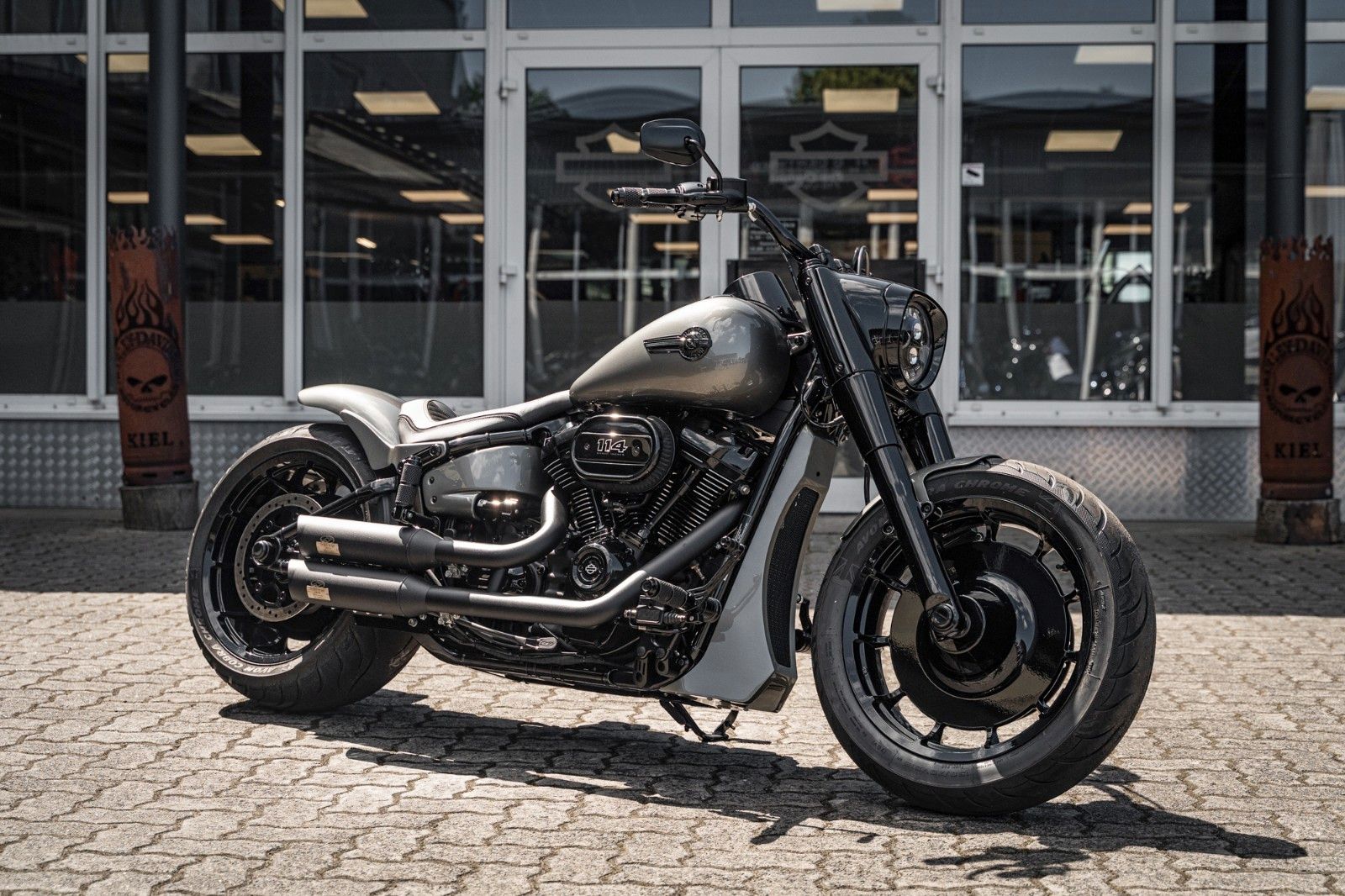 Fahrzeugabbildung Harley-Davidson DARK FAT BOY FLFBS 114 MY24 - ÖHLINS PORSCHE J&H