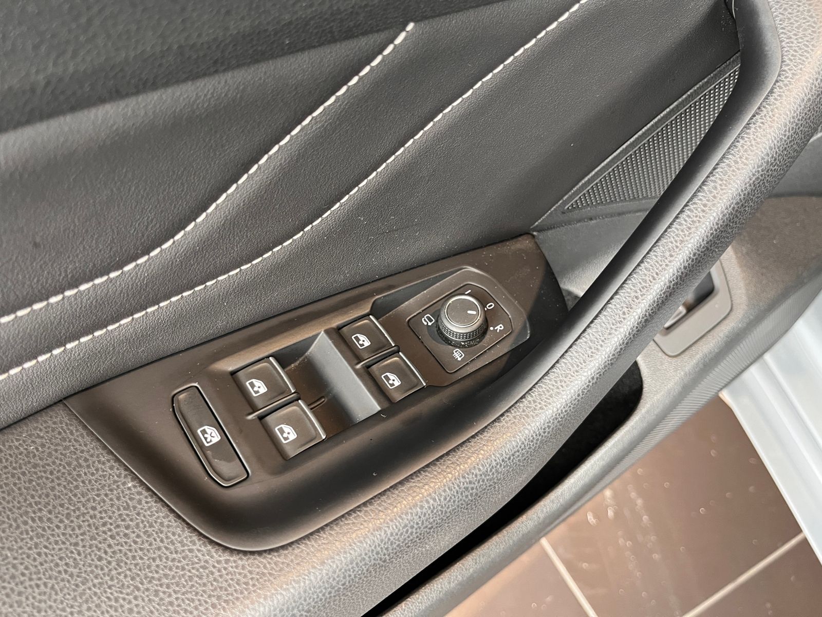 Fahrzeugabbildung Volkswagen Arteon R-Line 360° SHZ LED NAVI