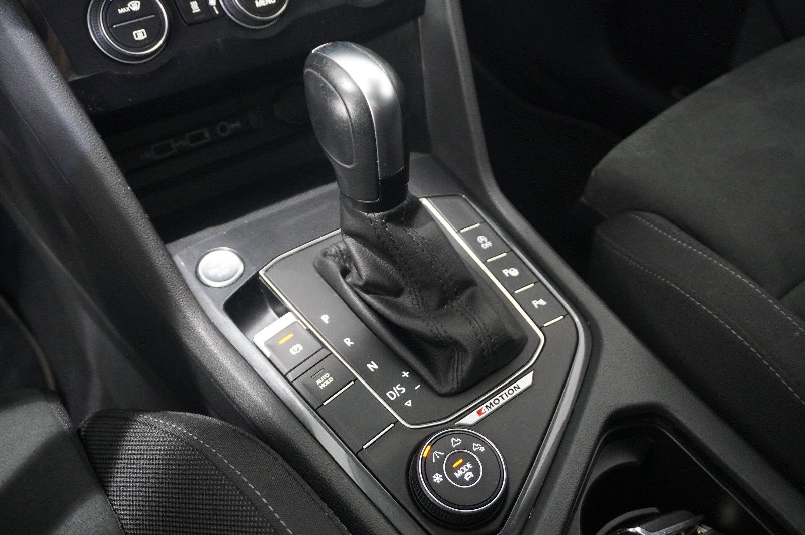 Fahrzeugabbildung Volkswagen Tiguan Allspace 2.0D 4M R-LINE 7-SITZER NAVI/AHK