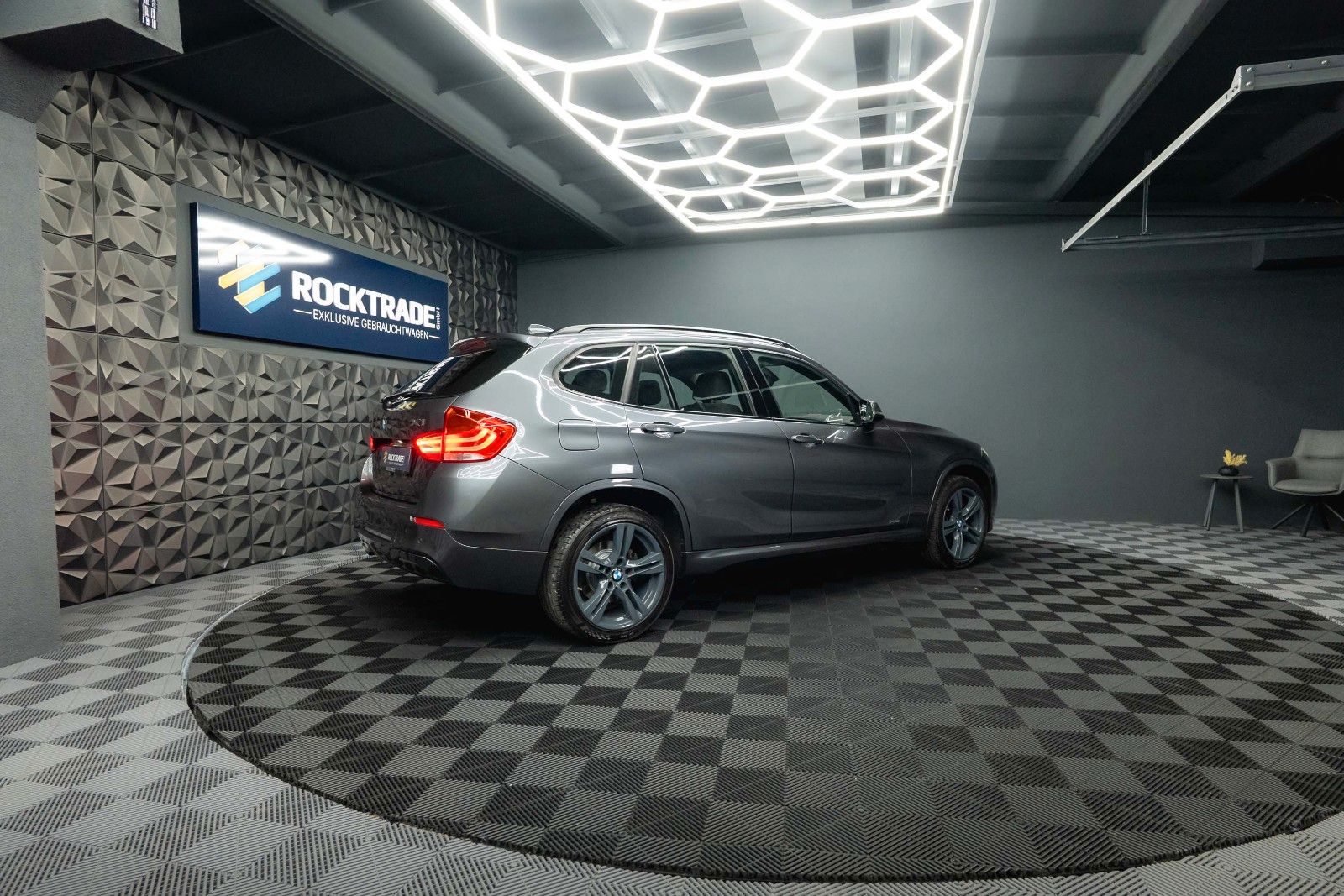 Fahrzeugabbildung BMW X1 xDrive 18d M-Sport Shadow Line *Bi-Xenon*DAB*