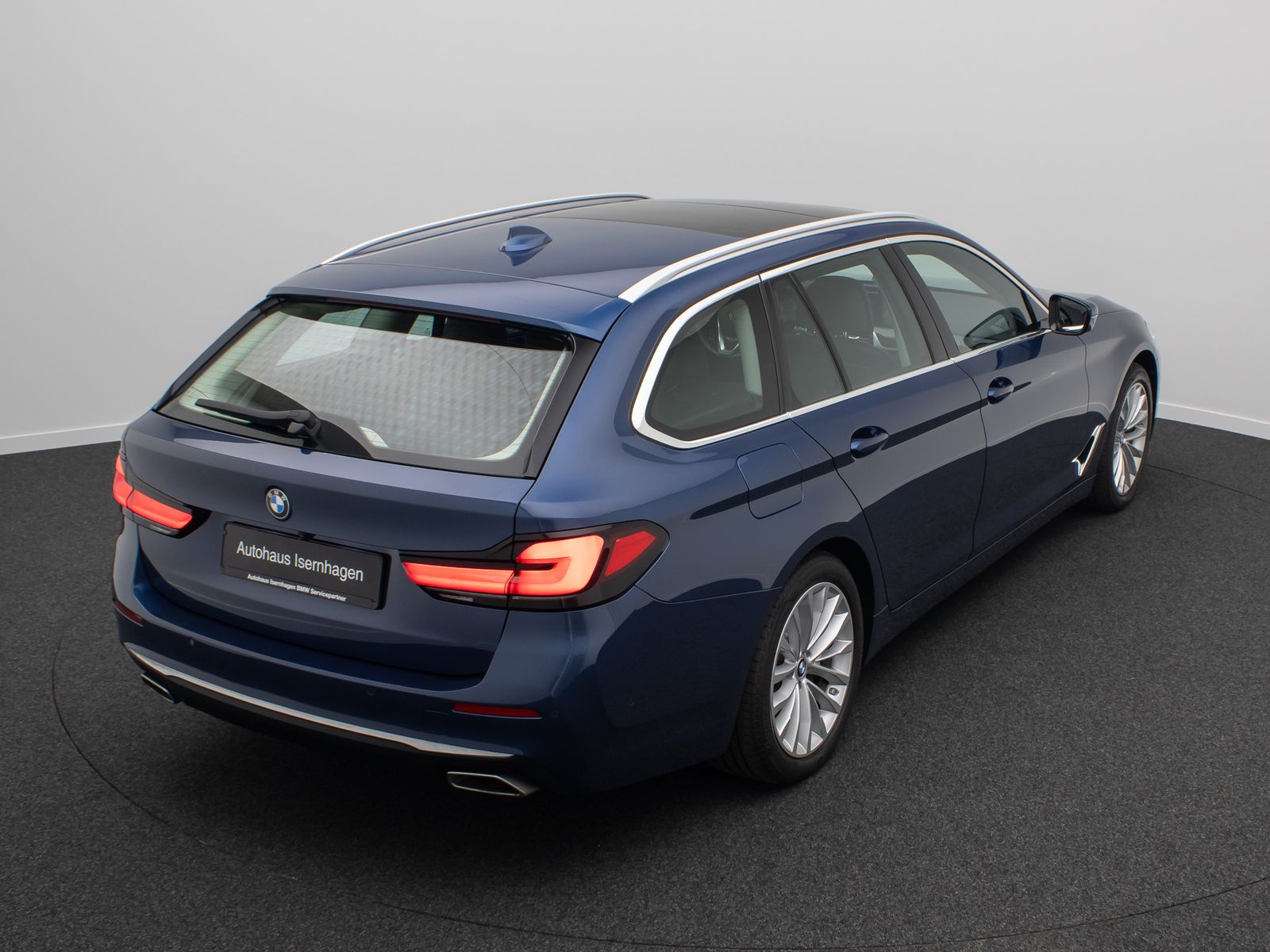 Fahrzeugabbildung BMW 520d Luxury Line HUD DAB Kamera HiFi Panorama