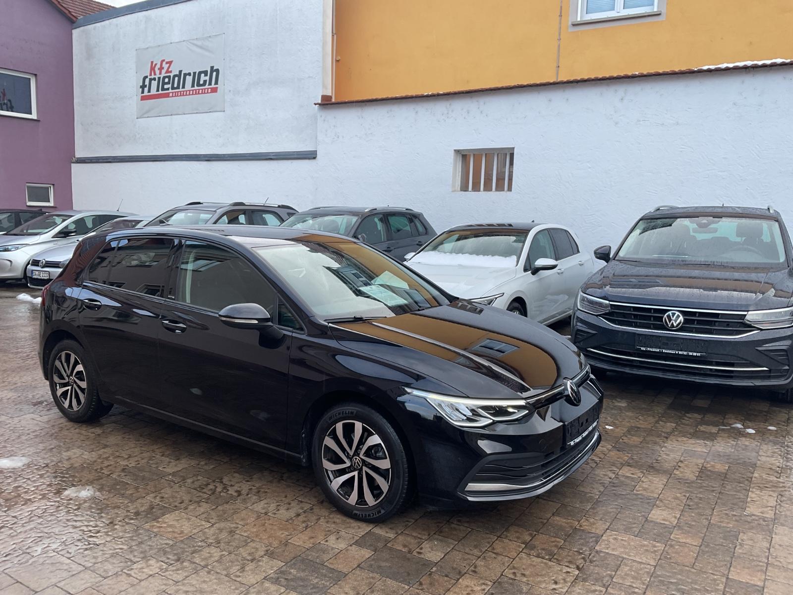Volkswagen Golf VIII Lim. Active AHK Navi