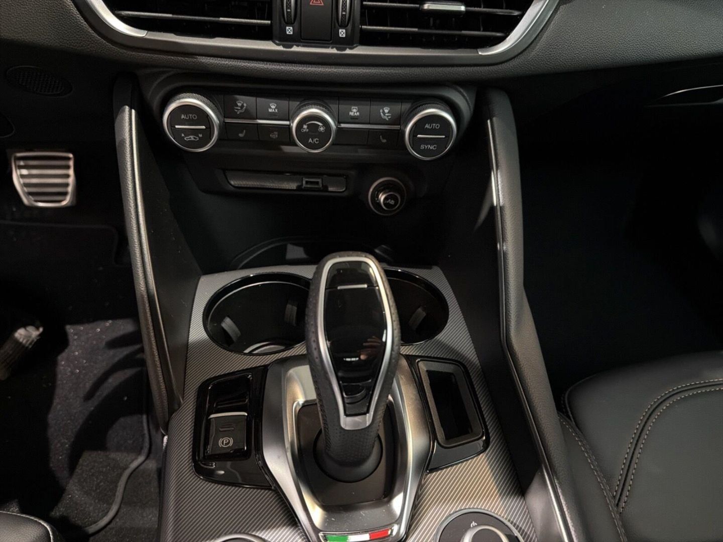 Fahrzeugabbildung Alfa Romeo Giulia 2.0Turbo Q4 Intensa +HARMAN/KARDON+PANORA