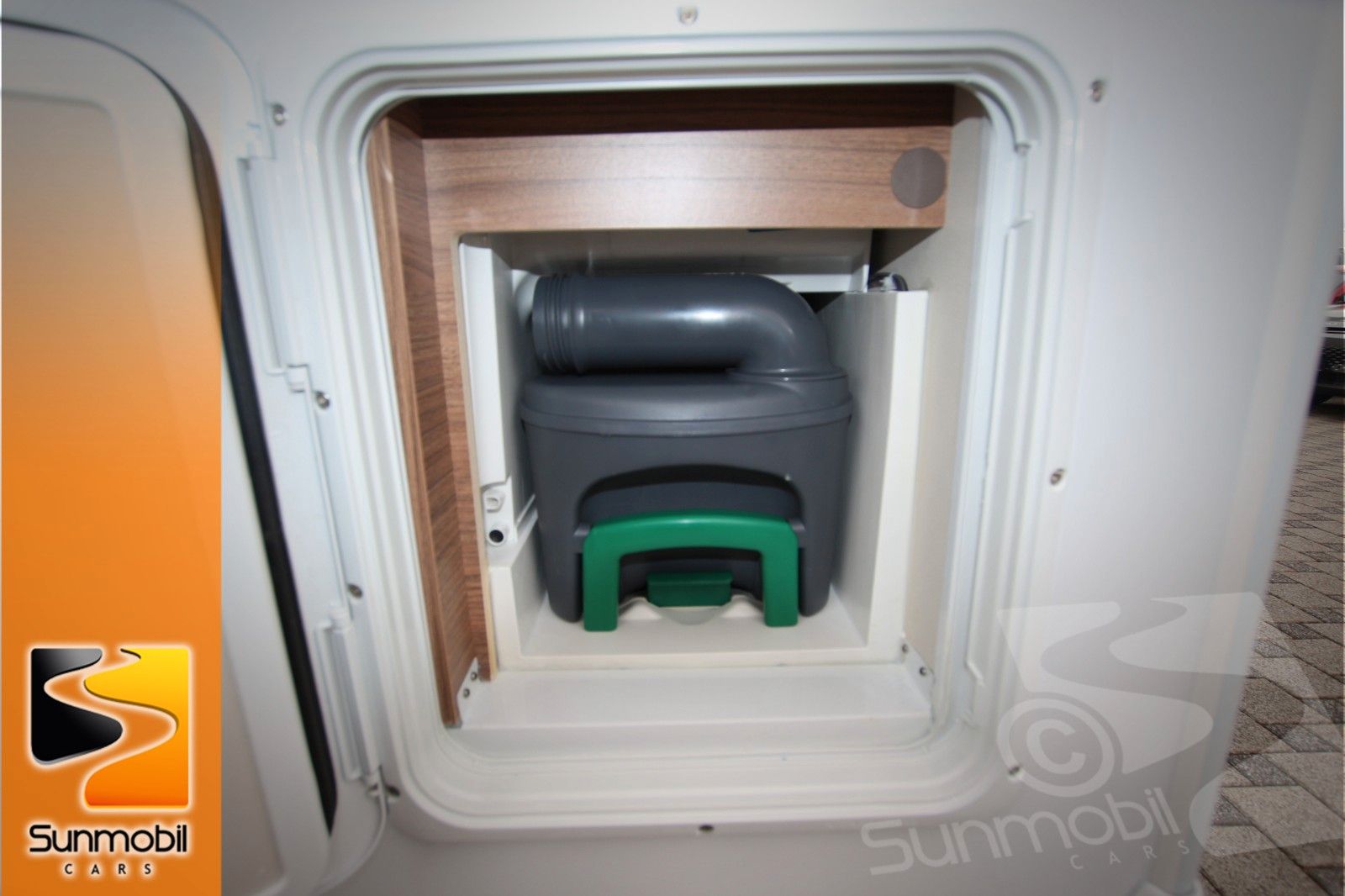 Fahrzeugabbildung Knaus Live Wave 650 MF Automatik 180 PS LP.97.994,00€