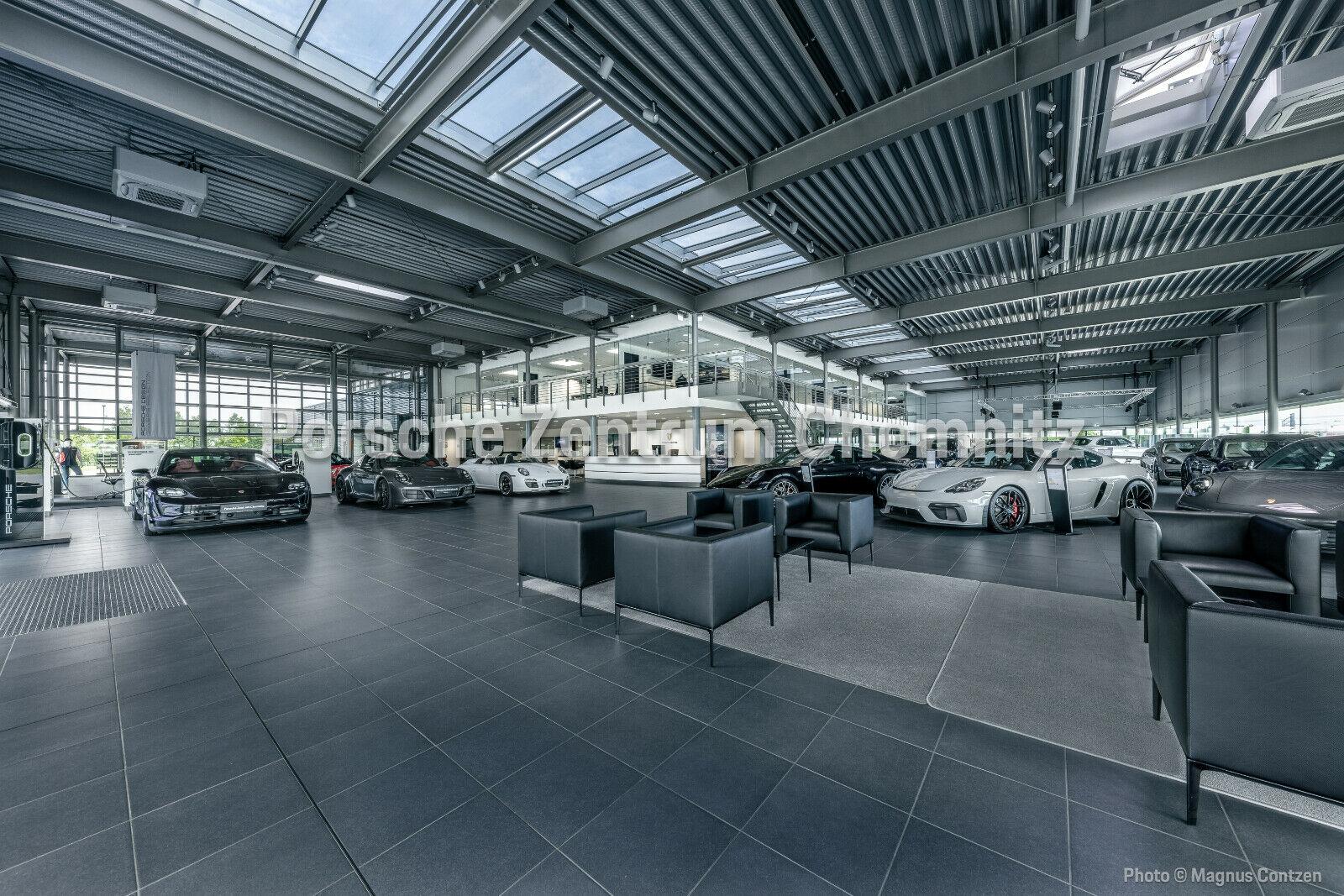 showroom-image-top