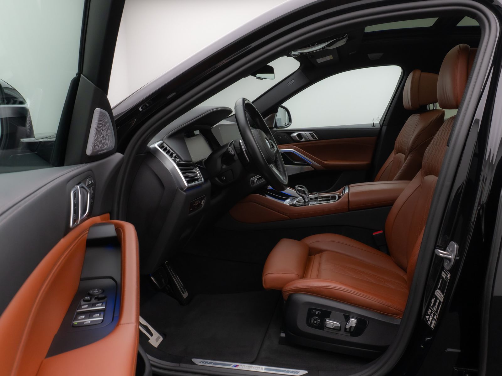 Fahrzeugabbildung BMW X6 M50i Panorama360°Laser Massage HUD B&W 22Zoll