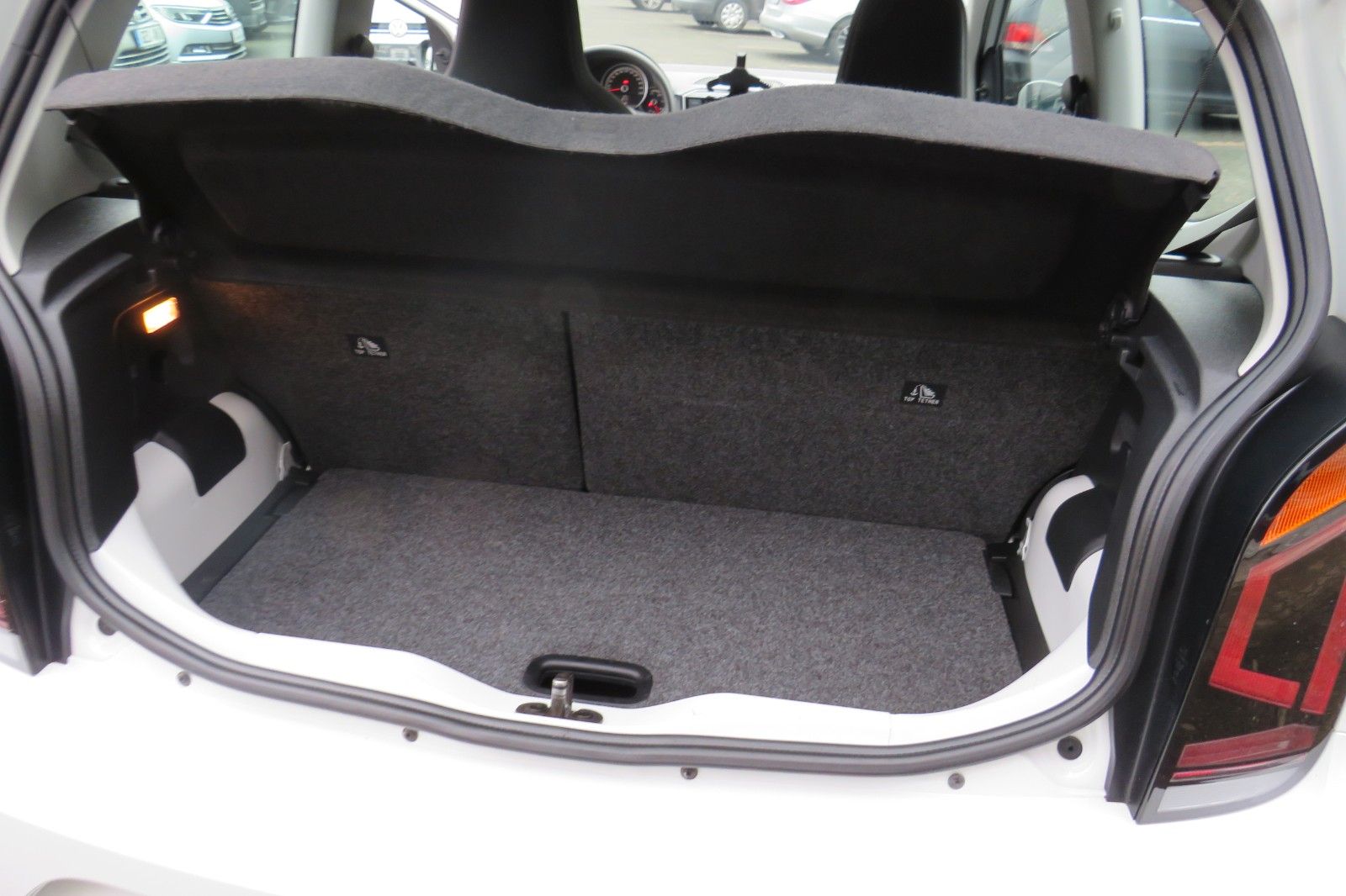 Fahrzeugabbildung Volkswagen up! KLIMA TELVOR MAPS&MORE TELVOR. 1.HD