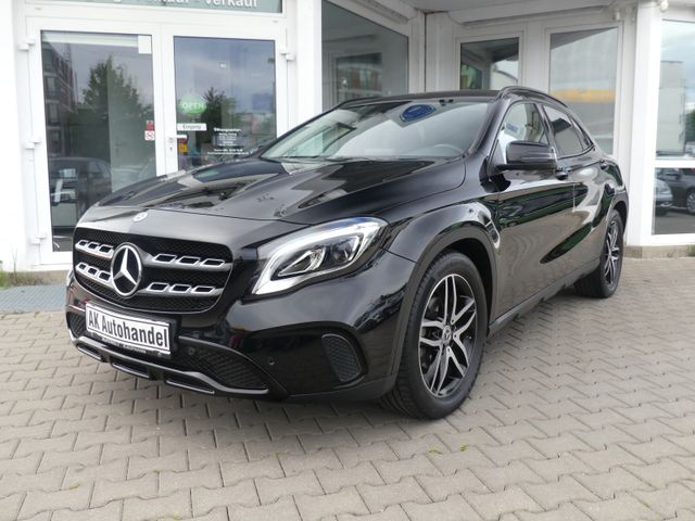 MERCEDES-BENZ GLA180 Urban Night LED PDC AHK Navi Tempomat