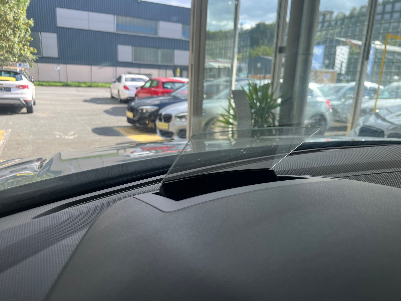 Fahrzeugabbildung Volkswagen Tiguan Highline 4Motion R line *HEAD-UP*MEMORY*