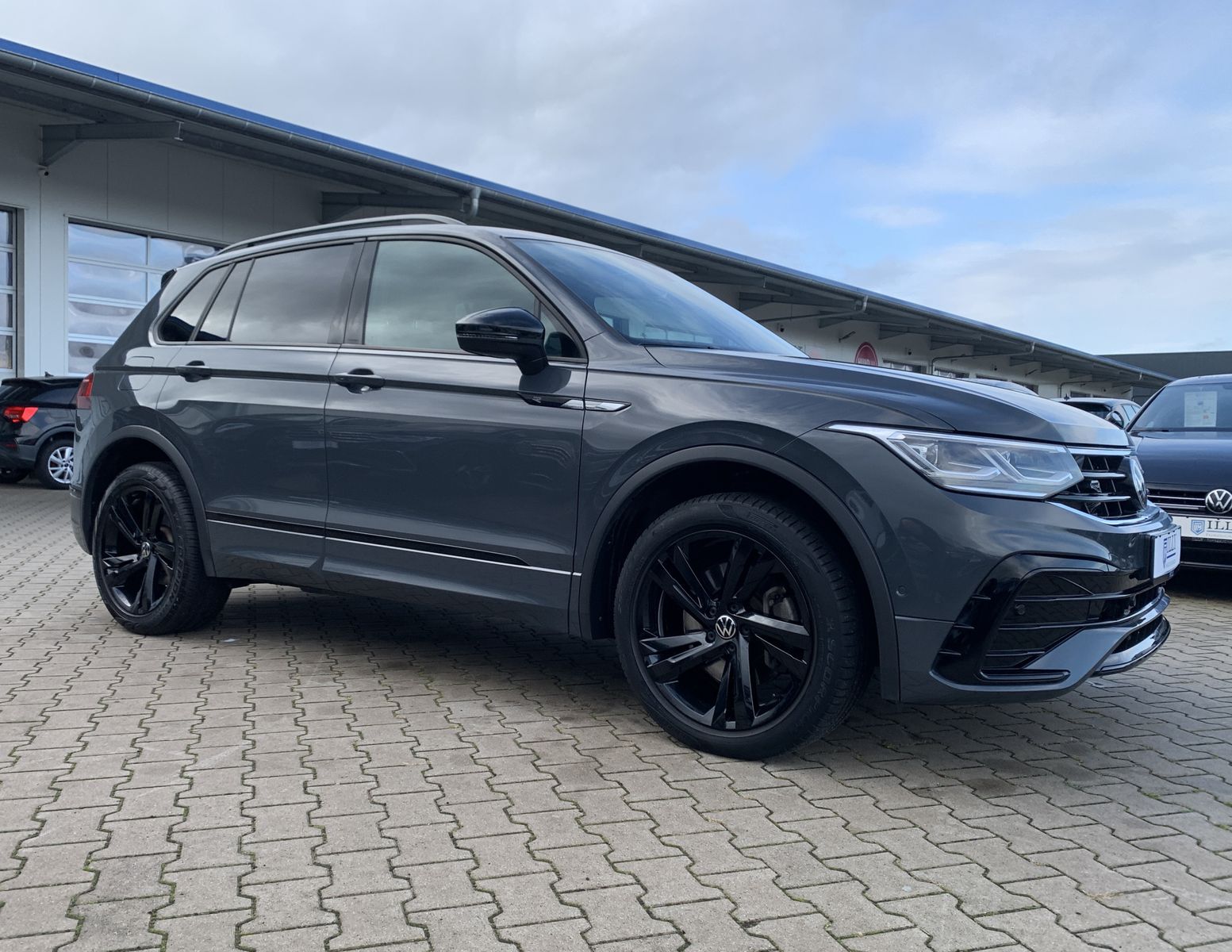 Fahrzeugabbildung Volkswagen Tiguan 2.0 TDI*R-Line*4Motion*Leder*AHK*Cam*Navi