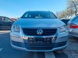 Volkswagen Touran 1.6 Trendline - Volkswagen Touran mit Benzin-Antrieb: Kleinbus, 1.6