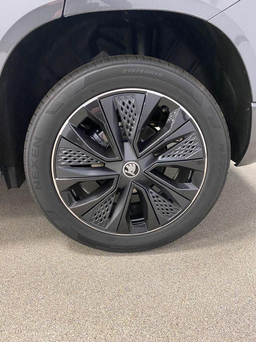 Fahrzeugabbildung SKODA Karoq 1.5 TSI DSG Sportline+MATRIX+2030 GARANTIE