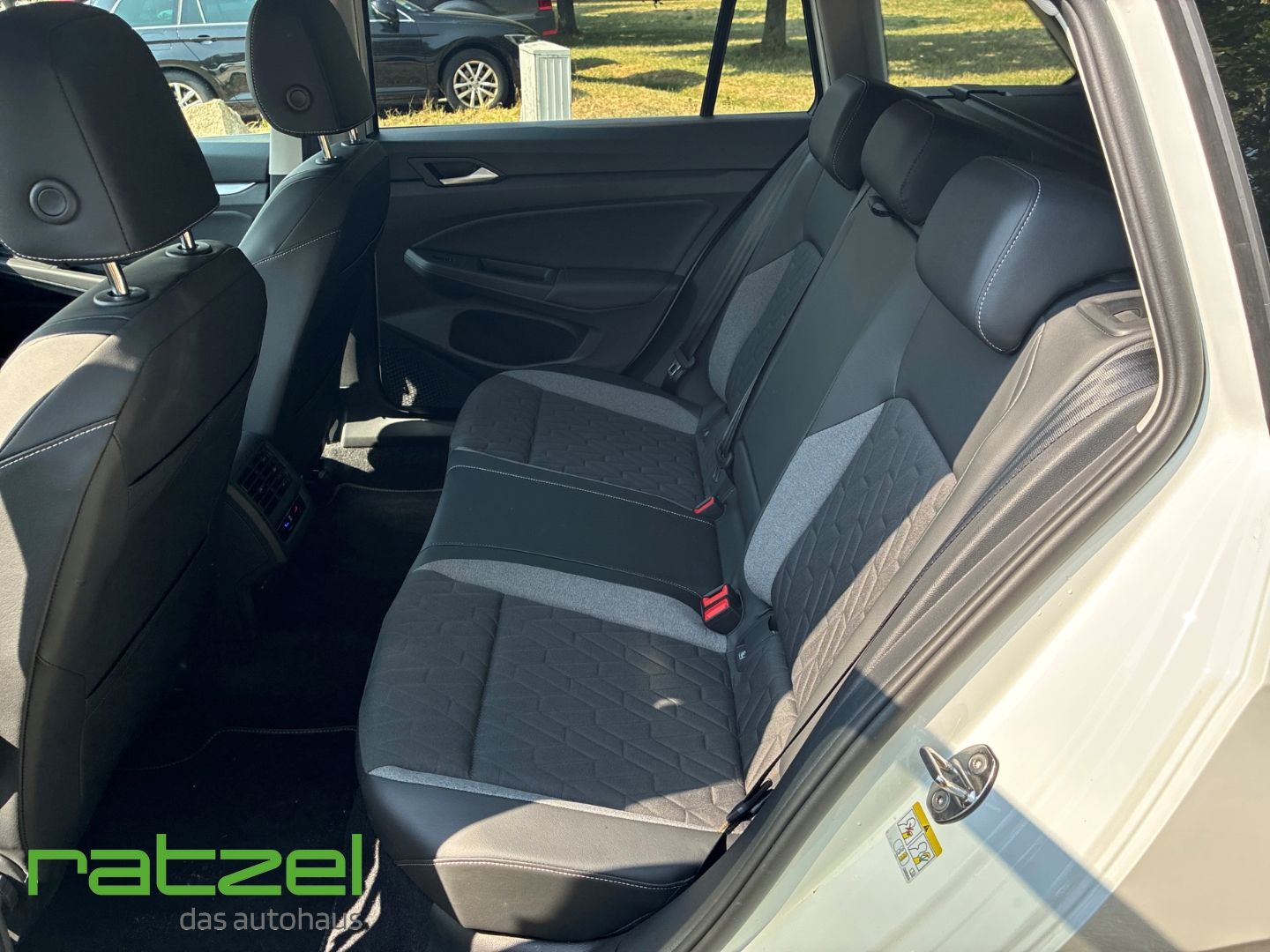 Fahrzeugabbildung Volkswagen Golf Variant VIII 1.5 eTSI DSG Energy Life +AHK+