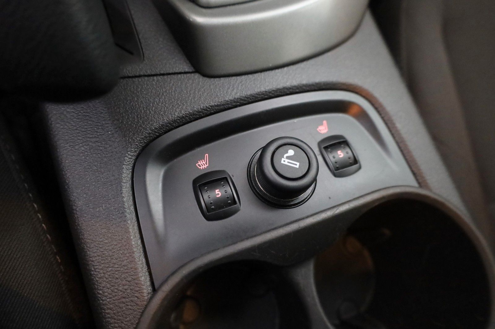 Fahrzeugabbildung Ford Focus Turnier Sync Edition Navi,SH,PDC,SR+WR