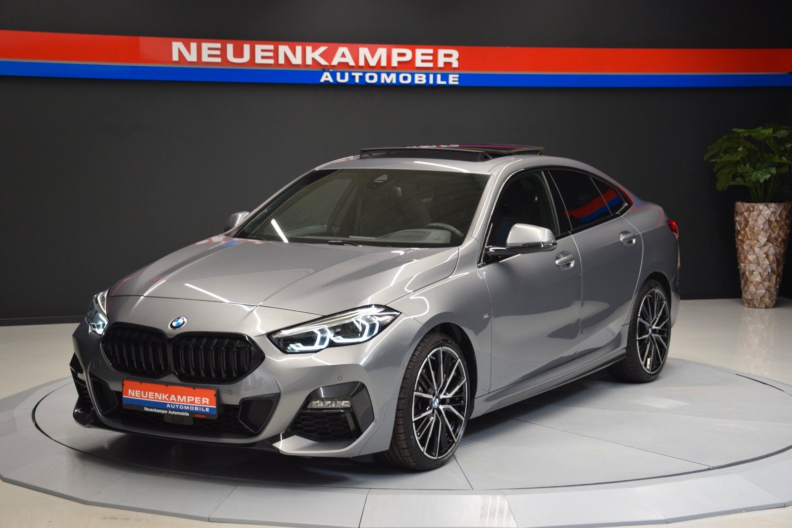 Fahrzeugabbildung BMW 218 i M Sport Gran Coupé HuD Pano Schale ACC