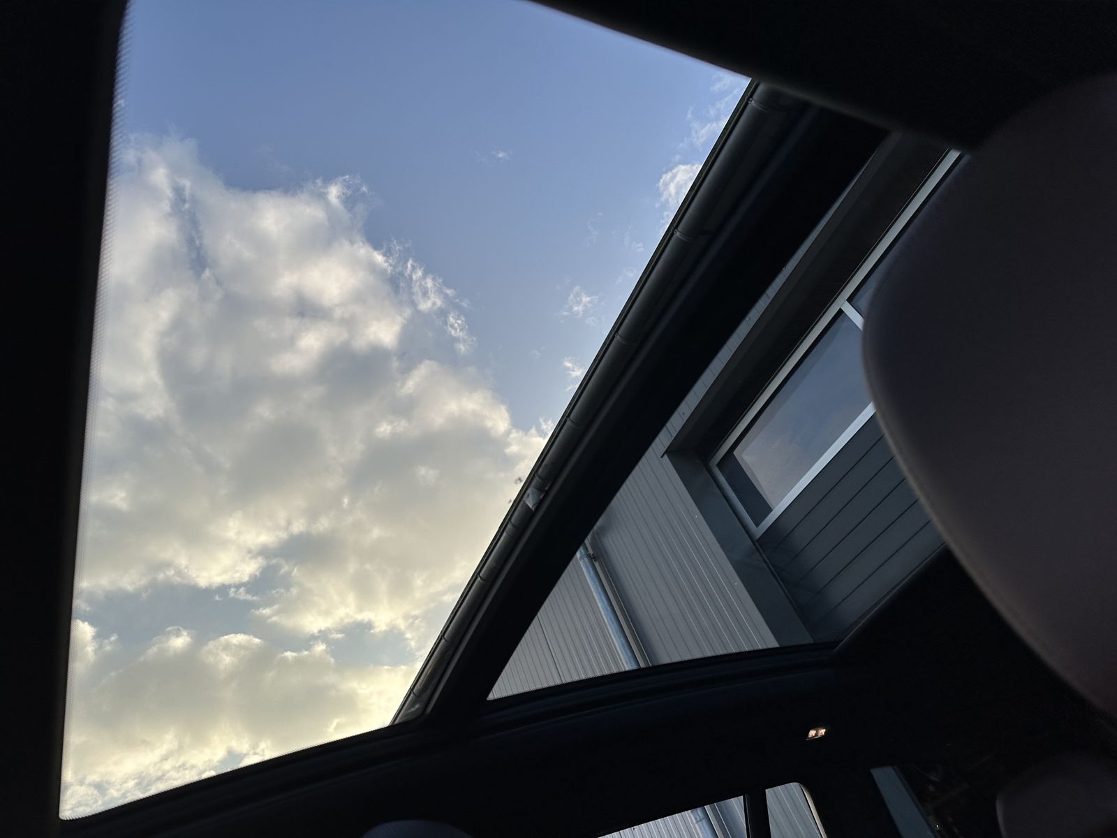 Fahrzeugabbildung BMW X3 xDrive30e M-Sport NAV+LED+360°+AHK+PANO+HEADU