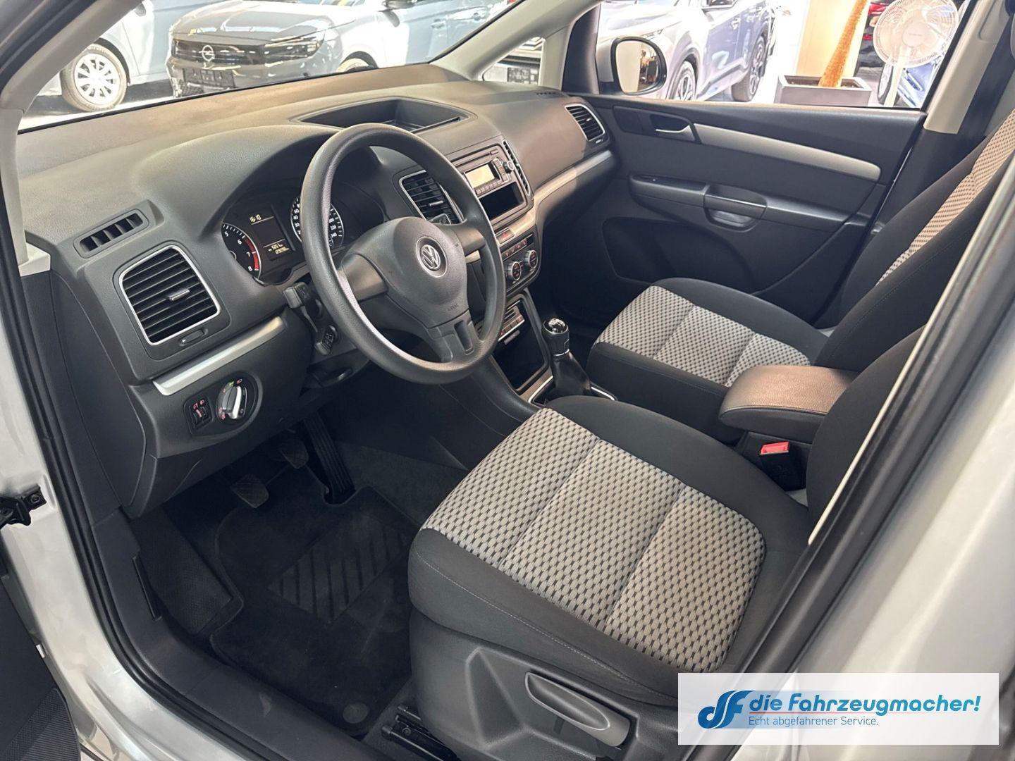Fahrzeugabbildung Volkswagen Sharan Trendline BMT Dyn. Kurvenlicht Mehrzonenk