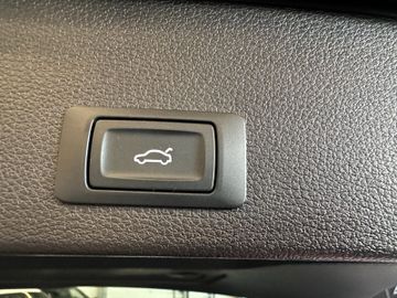 MYAUTOCENTER – Gebraucht- und Jahreswagen mit Werkstattservice in Pfaffenhofen Audi Q2 *S-Line*AHK*ACC*NAVI*VOLLDIGITAL*Sportsitze*
