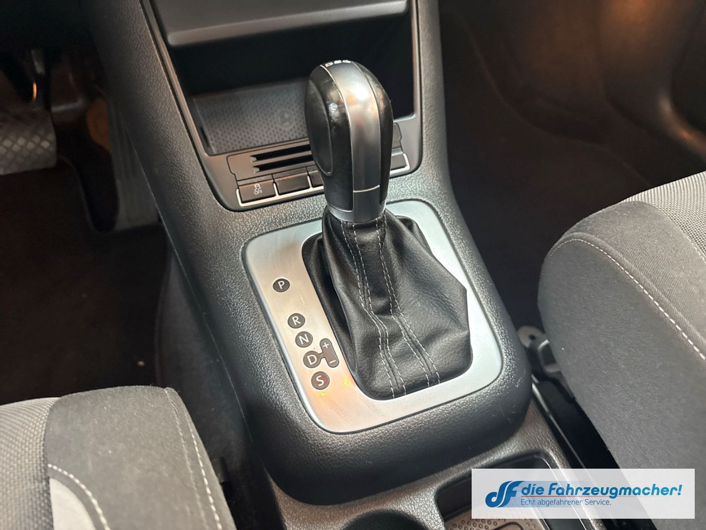 Fahrzeugabbildung Volkswagen Golf Plus VI Life Navi Dyn. Kurvenlicht 2-Zonen-