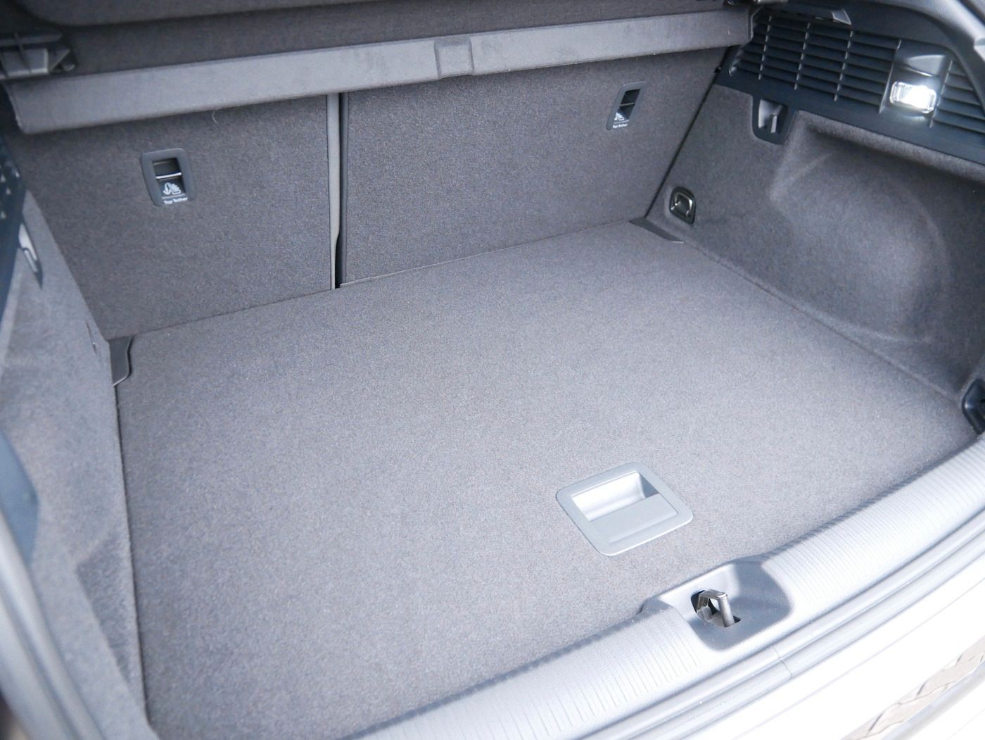 Fahrzeugabbildung Audi Q2 1.5 TFSI S-Line NEU43T DSG ACC Kamera SHZ LED