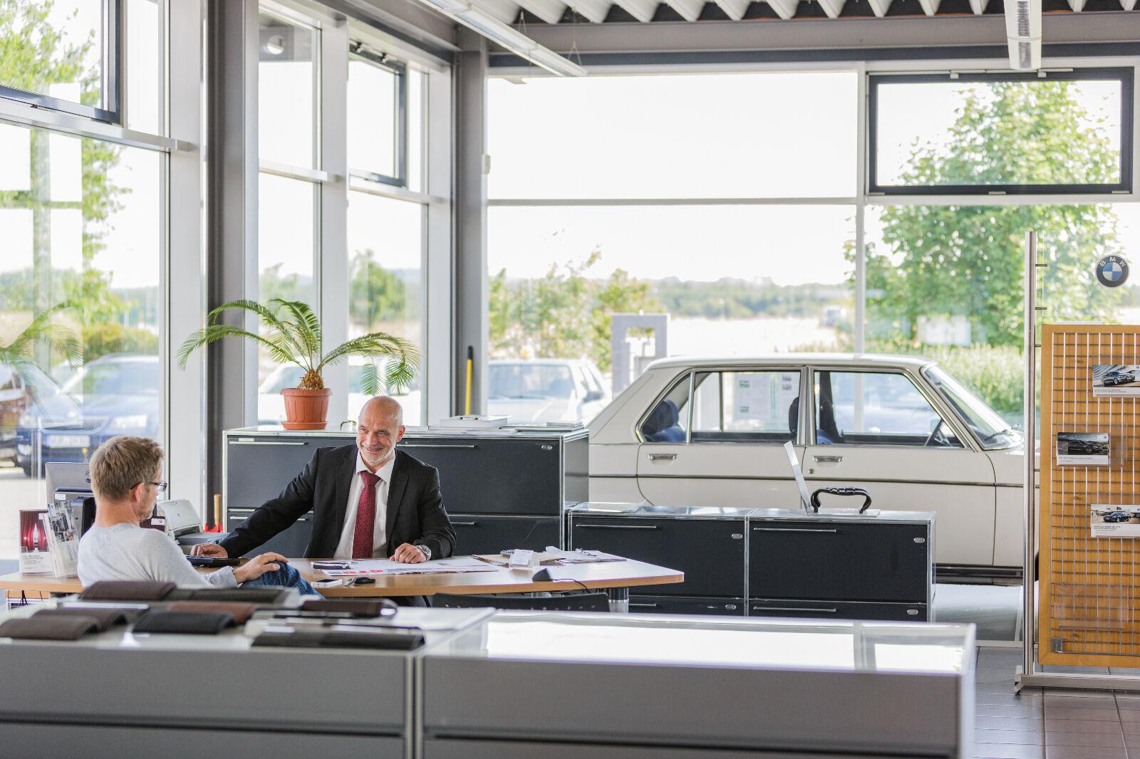 showroom-image-top