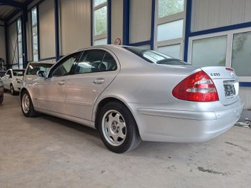 Mercedes E 200 - 4