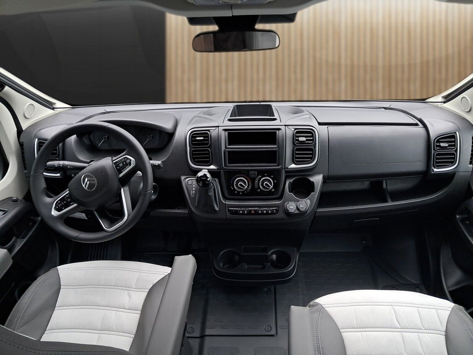 Fahrzeugabbildung Sunlight Adventure T 66S Automatik, Dörr Edition, TV