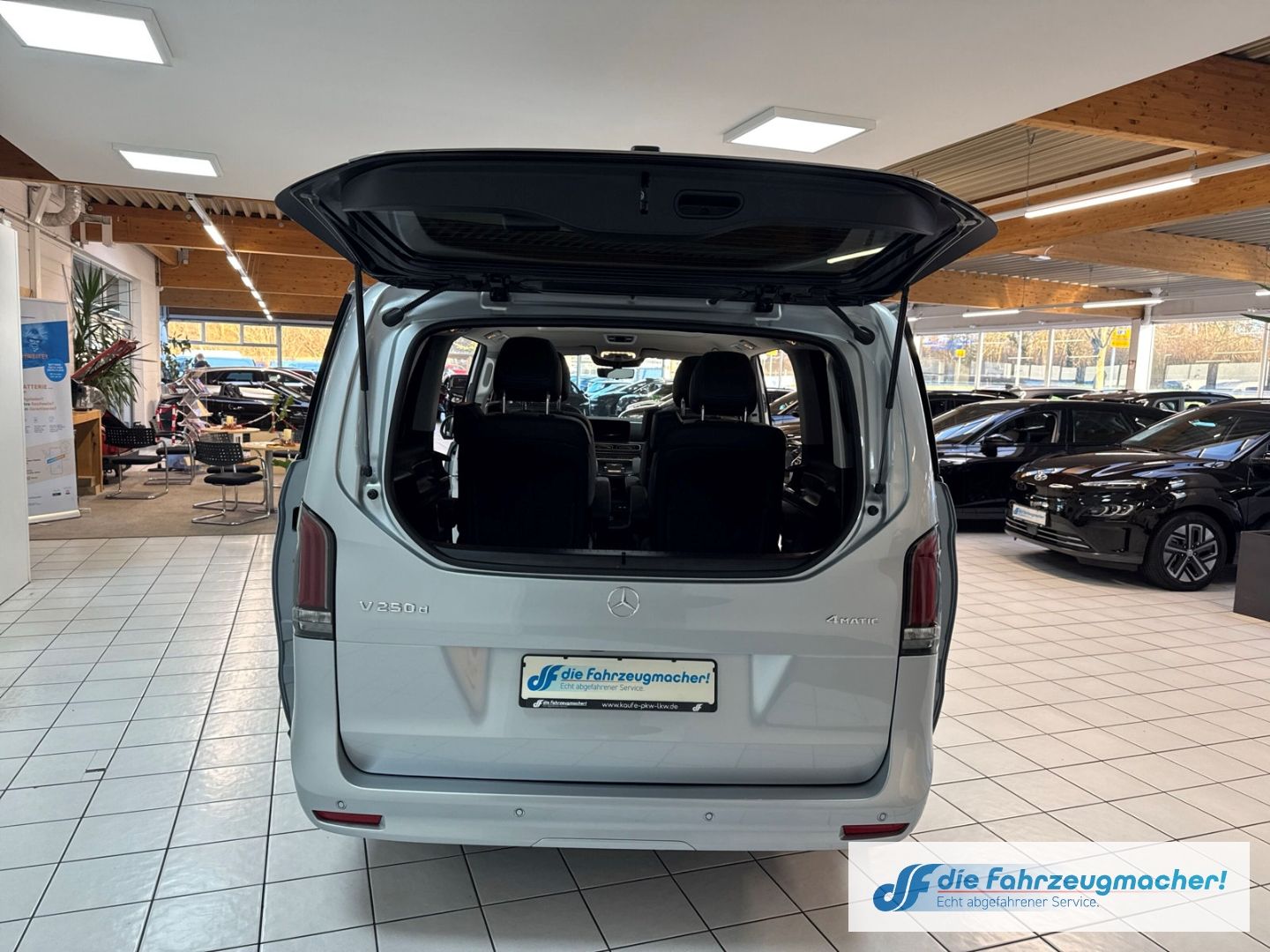 Fahrzeugabbildung Mercedes-Benz V 250 d 4MATIC AVANTGARDE lang LuftF. Pano 360 A