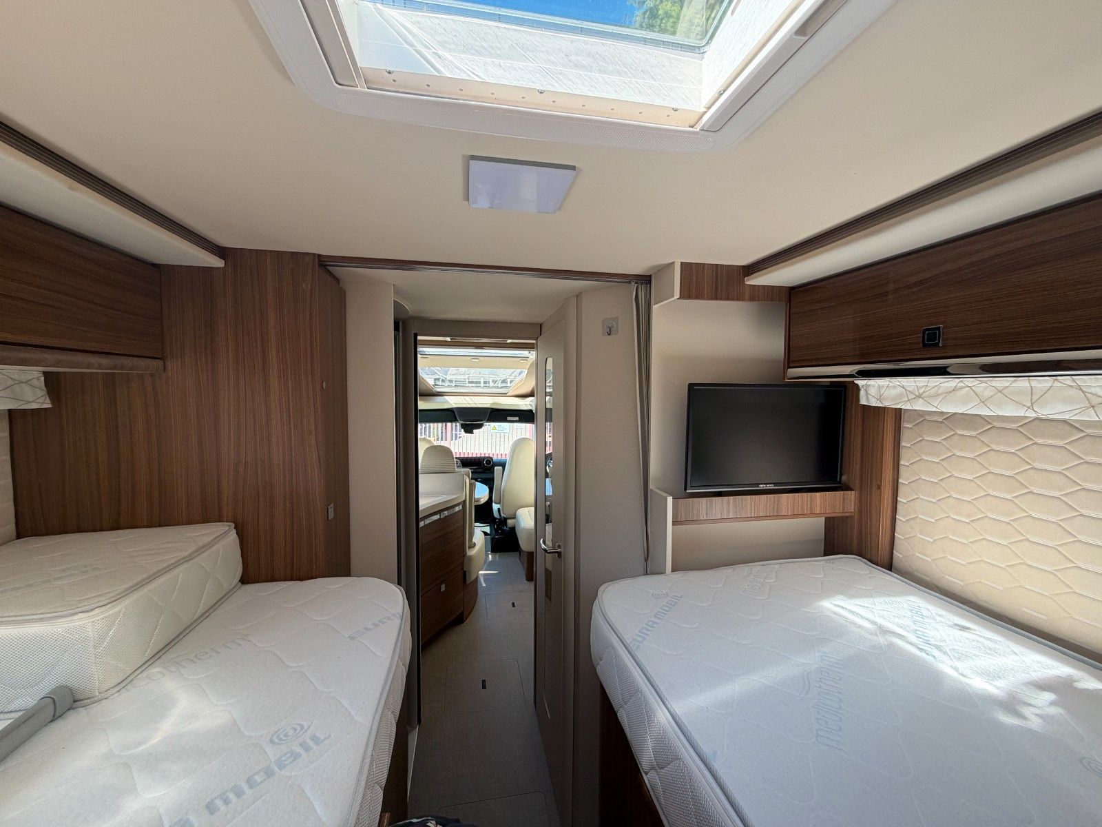 Fahrzeugabbildung Eura Mobil Contura 766 EB, Hubstützen, Solar, Backofen,...