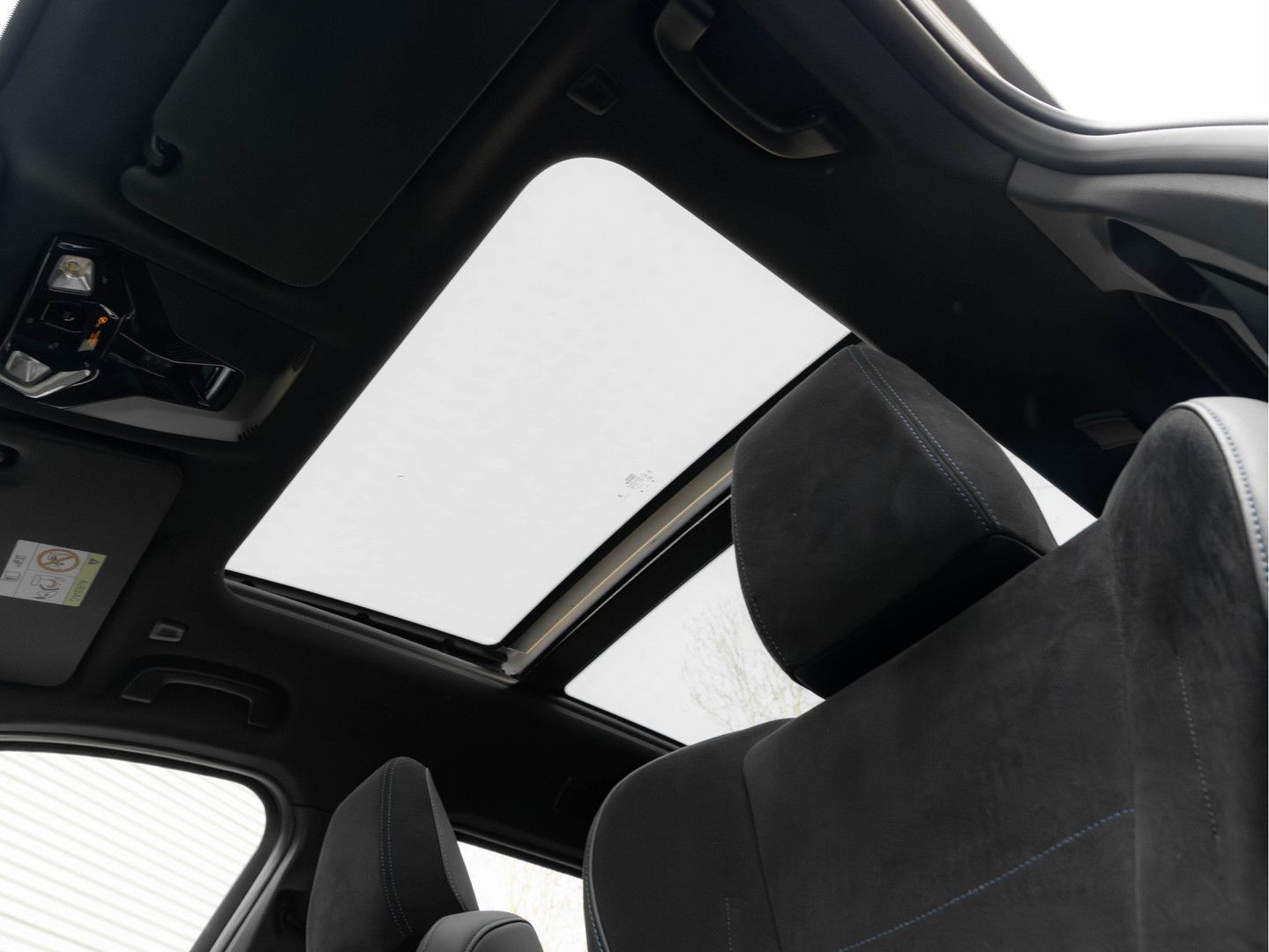BMW X1 sDrive18i M-Sport - Pano - AHK - Memoryzetel imagem 3
