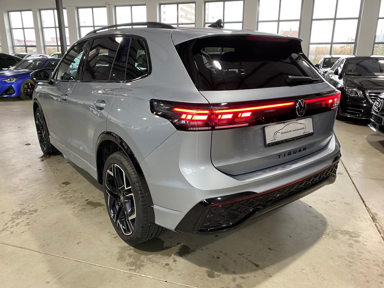 Fahrzeugabbildung Volkswagen Tiguan 2.0 TDI 4M R-Line/Leder/Pano/Matrix/AHK/