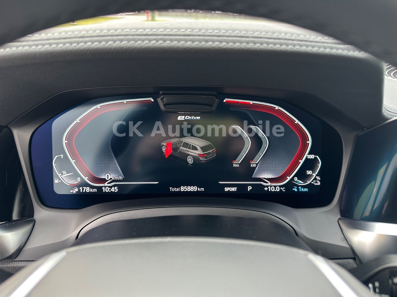 Fahrzeugabbildung BMW 330e Touring Luxury-Line/Leder/Head-Up/Pano/LED