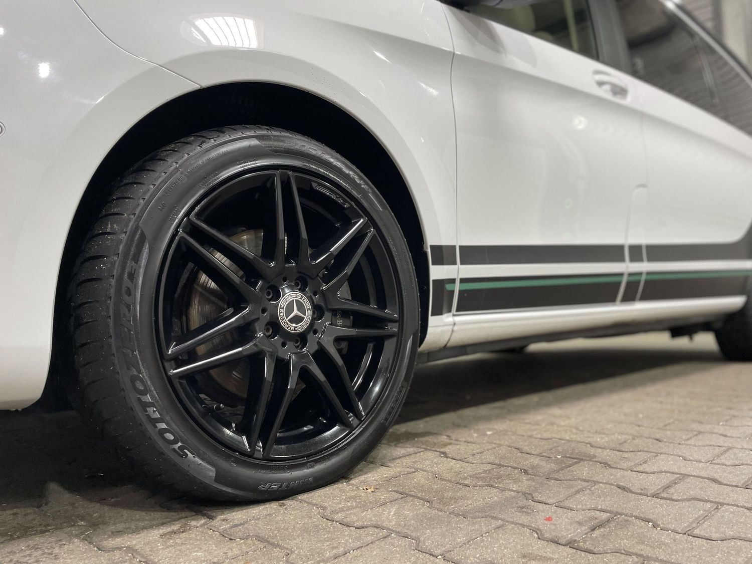 Fahrzeugabbildung Mercedes-Benz V 300 d Marco Polo EDITION AMG Night 4M#Küche#36