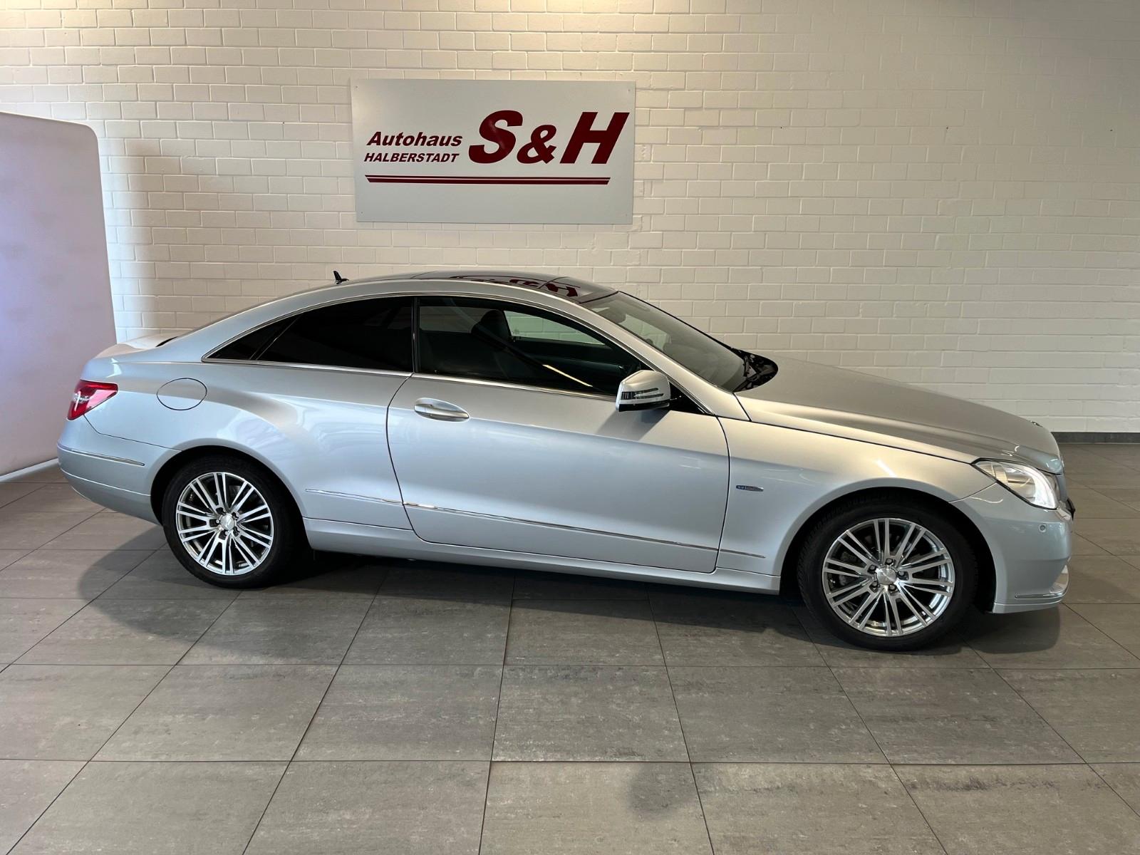 Mercedes-Benz E250 Coupe CGI BlueEfficiency NAVI SH LEDER PANO