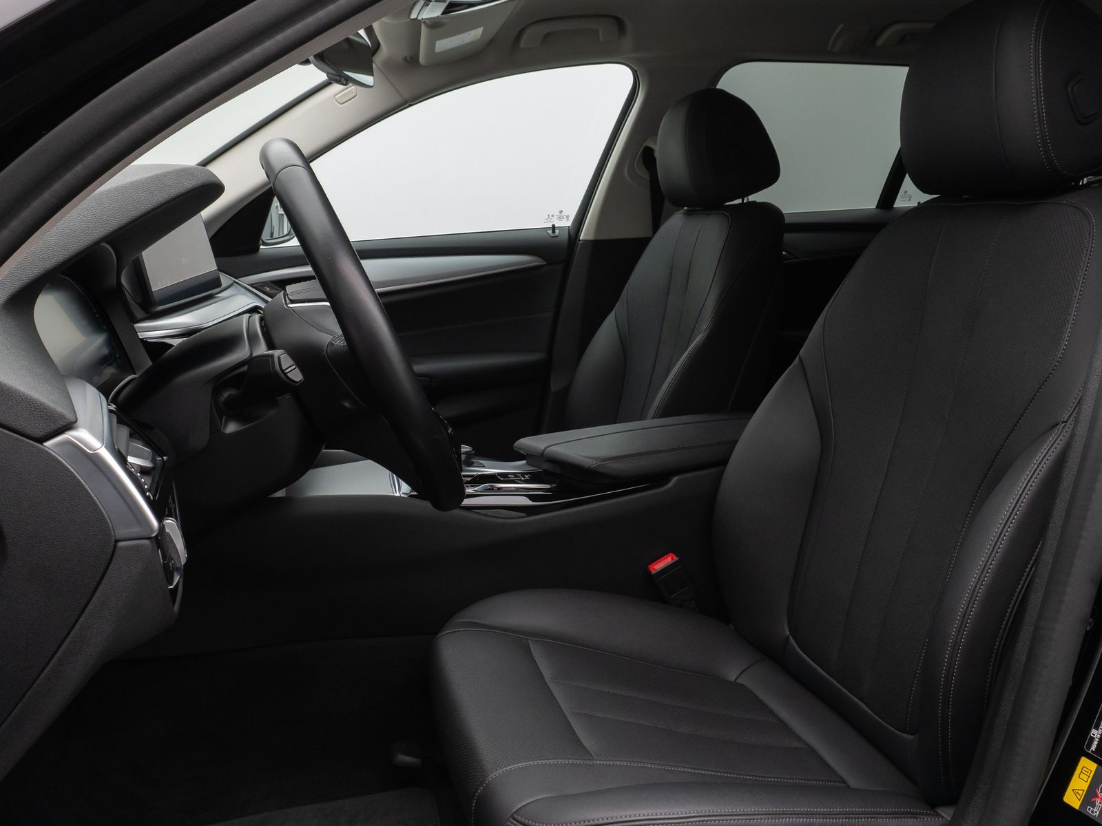 Fahrzeugabbildung BMW 530e Kamera DAB CockPitPro Sitzhzg Alarm LED