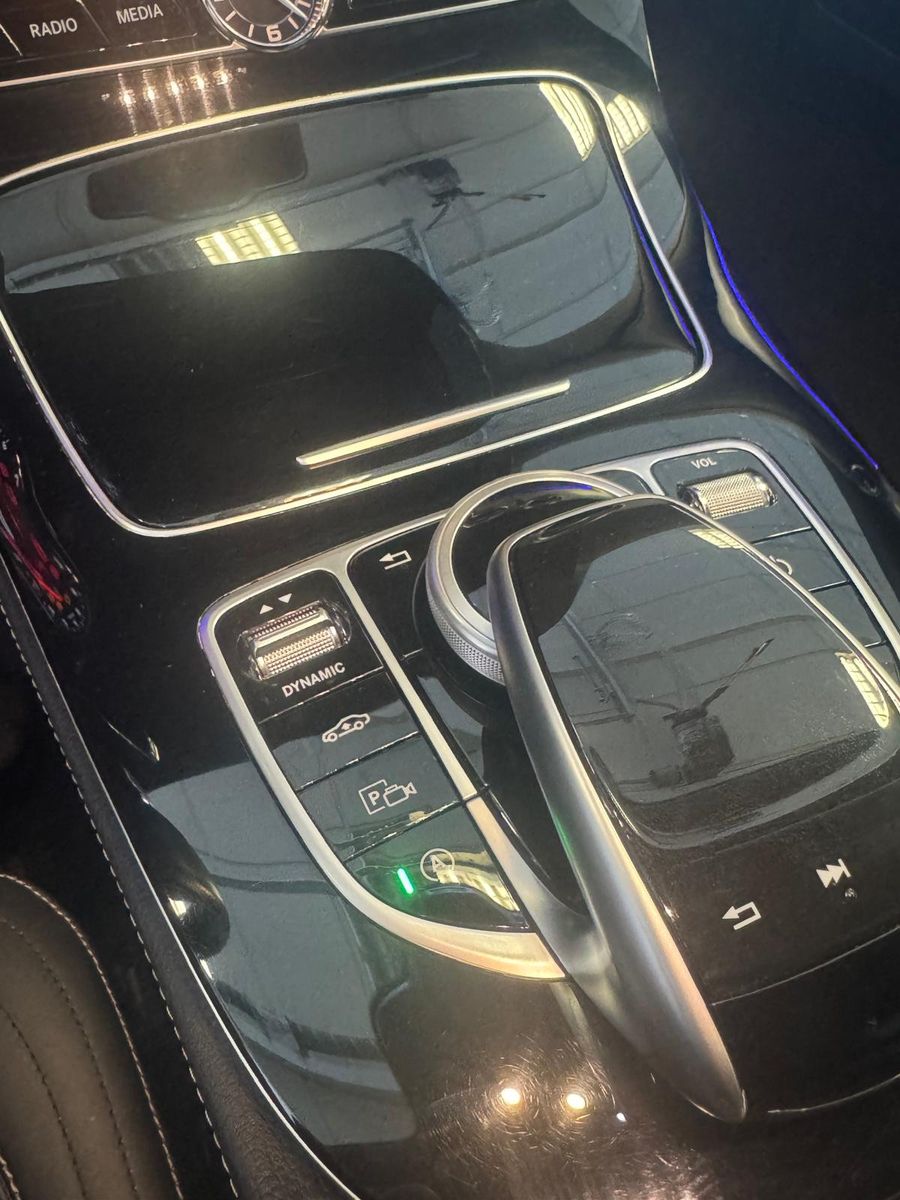 Fahrzeugabbildung Mercedes-Benz E 400 T-Modell 4Matic/LED/PANORAMA/AMG-LINE/NAVI