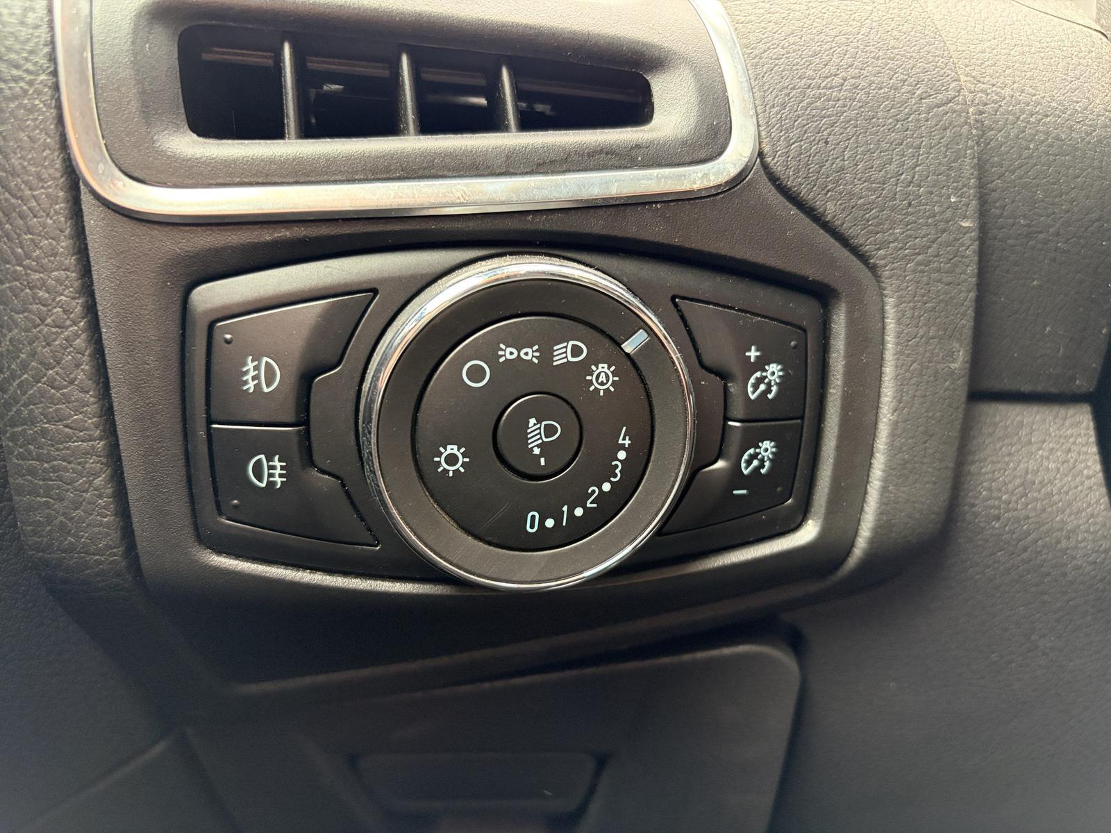 Ford Focus 2013 — photo 29