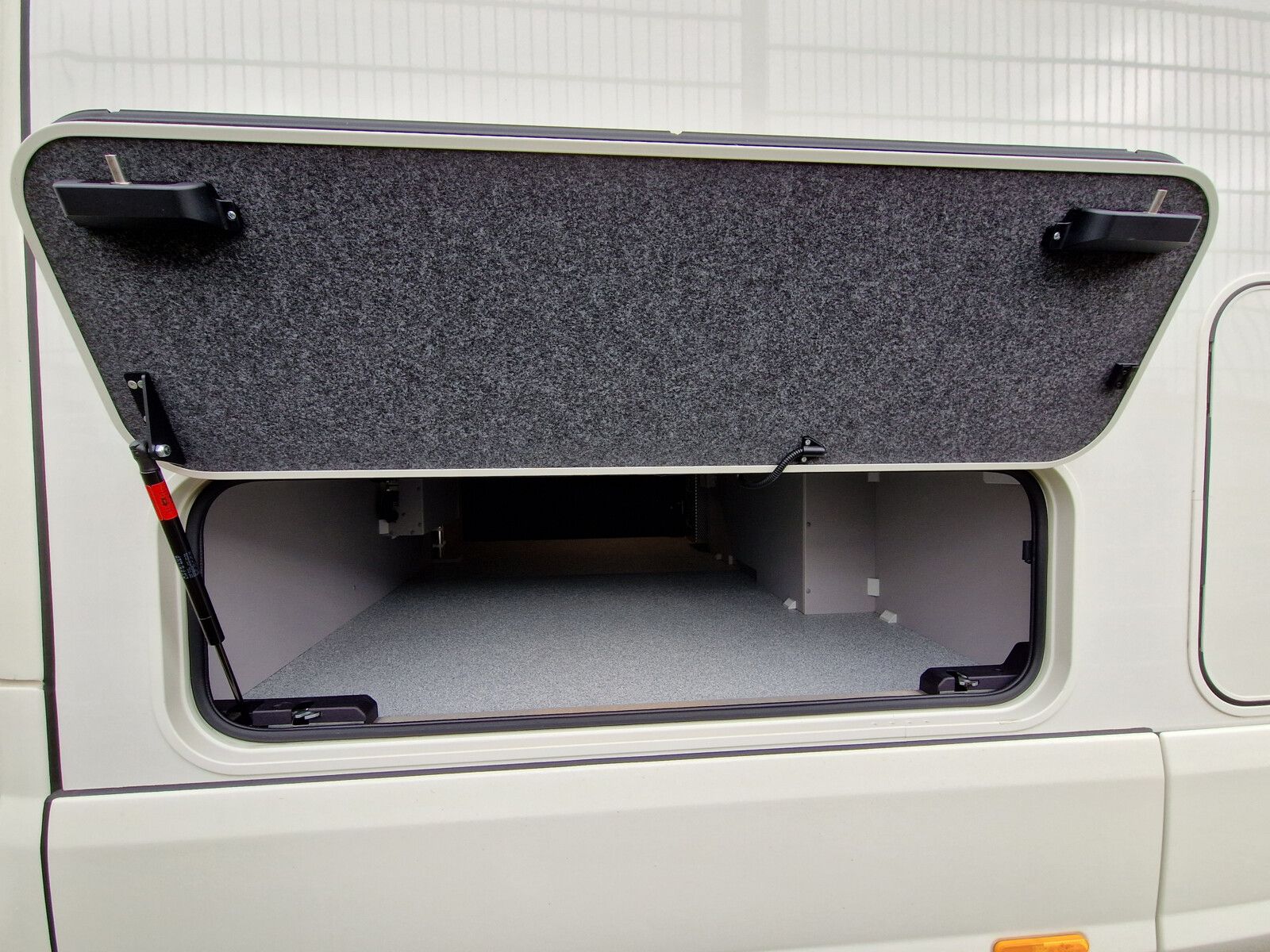 Fahrzeugabbildung Morelo Loft Alkoven 88 L AHK, Gastank, Spülmaschine