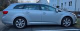 Toyota Avensis Combi 2,2-l-D-4D Automatik Comfort C... - Toyota Avensis mit Diesel-Antrieb: Kombi, Automatik