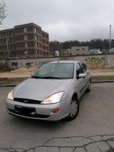 Ford Focus 1.6 Autom. - PDC Garagenauto  - Ford Focus aus 2001: Kombi